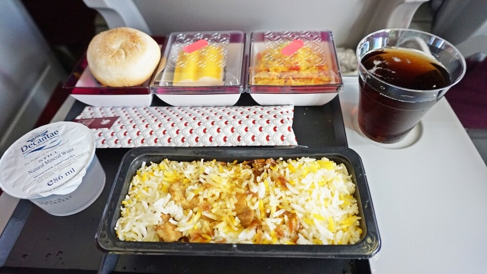 qatar airways jedzenie w samolocie