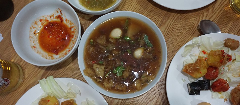 uliczne jedzenie, zupa, kulki mięsne, tofu, ryba, ryż