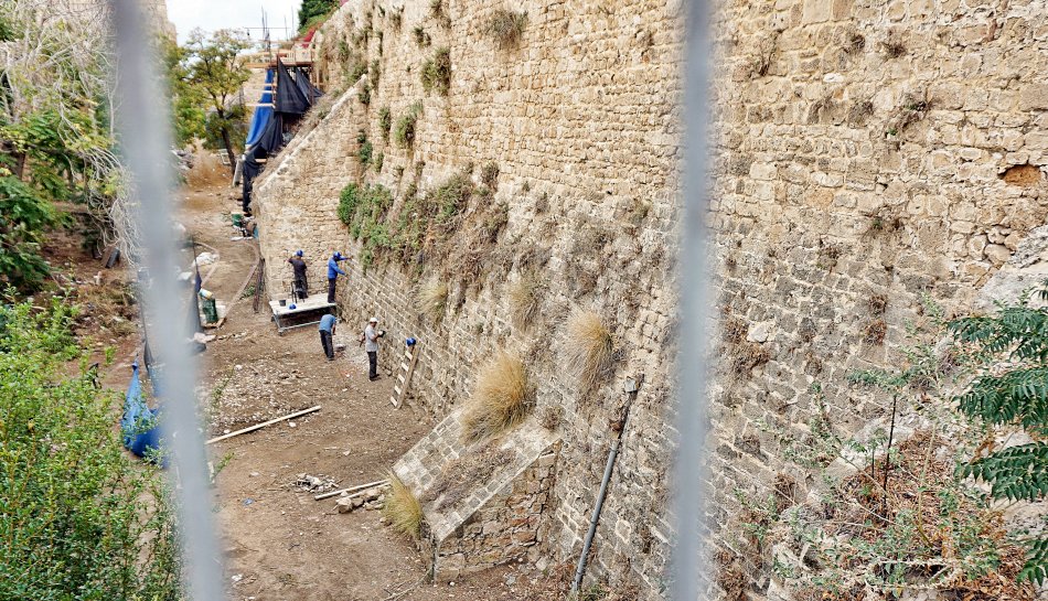 akka izrael stare miasto mury obronne sucha fosa