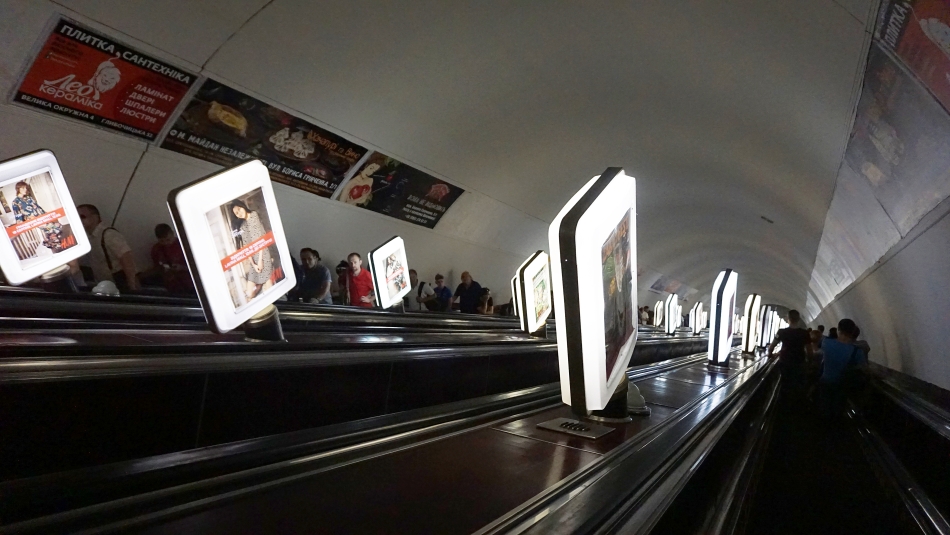 ruchome schody w metrze na ukrainie