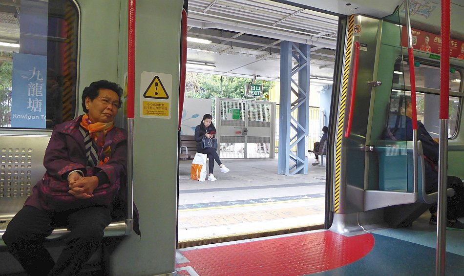 warszawa hong kong metro mrt wagon