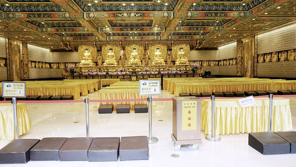 ngong ping hong kong lantau klasztor po lin wnętrze