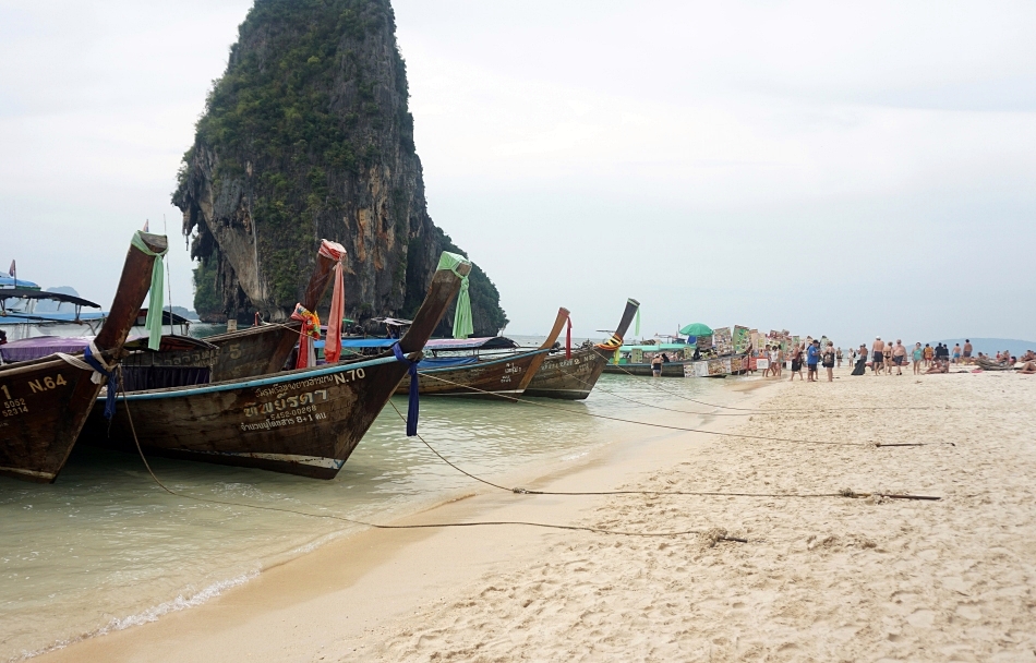 ao nang krabi tajlandia phra nang plaża beach łodzie