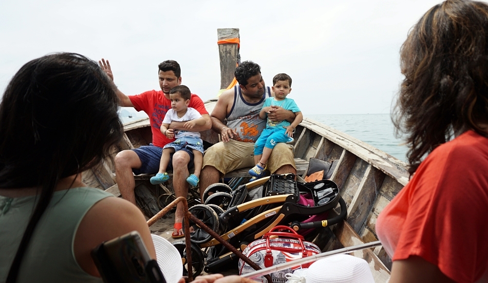 turyści na speedboat, longboat, tajlandia