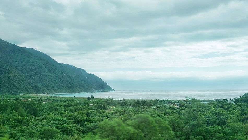taroko national park gorge park narodowy train pociąg landscape krajobraz klify