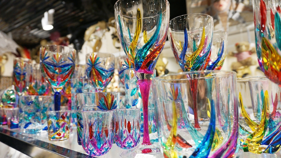 Ceny w Wenecji Weneckie szkło, szklanki, kieliszki, talerze