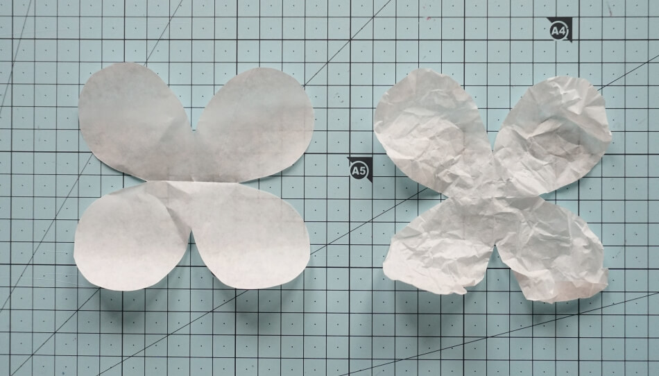 Wycinanie kwiatów z papieru