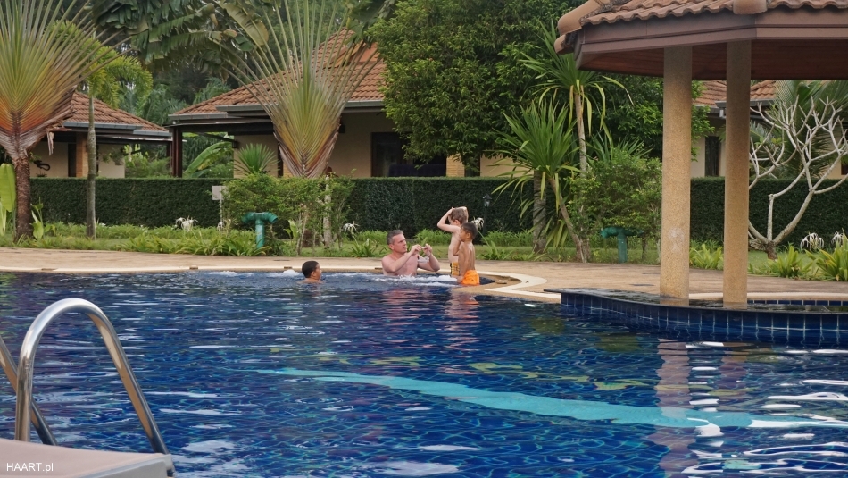basen z dziećmi, zabawa, krabi tajlandia
