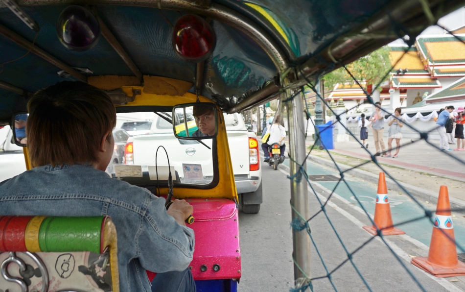 kierowca tuk tuk bangkok tajlandia