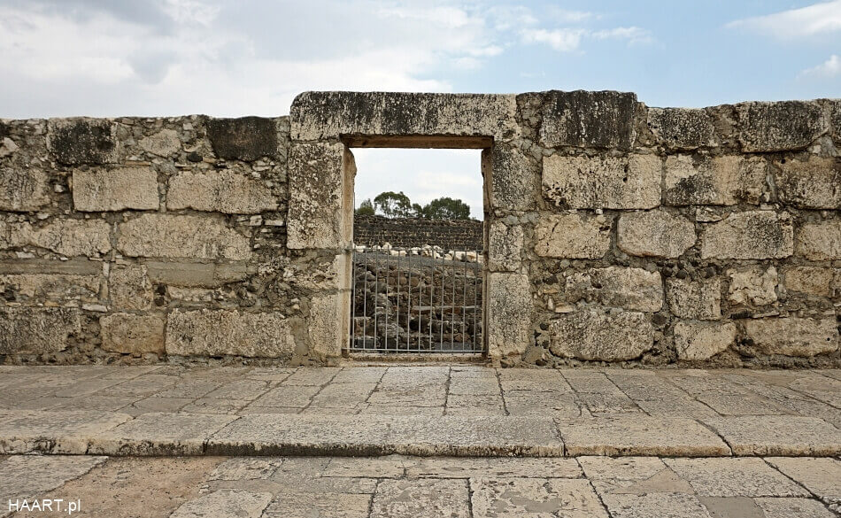 ruiny biała synagoga kafarnaum izrael