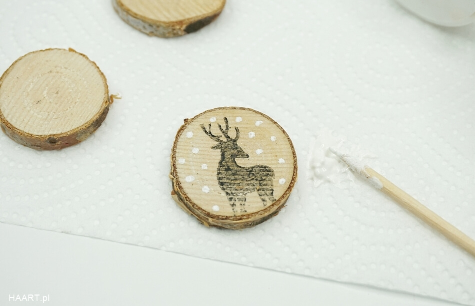 świąteczne plastry drewna z motywem jelenia