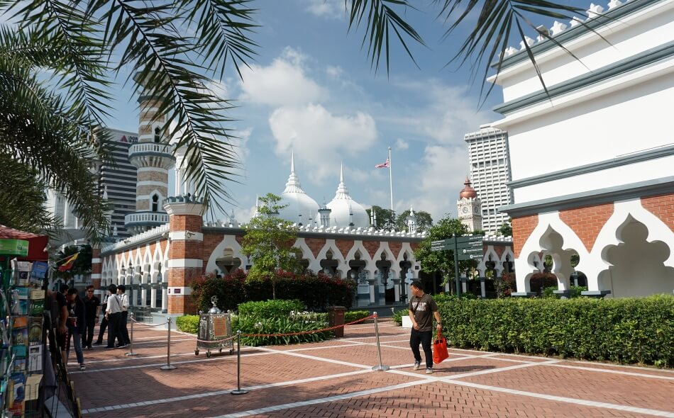 Wejście do Meczetu Jamek w Kuala Lumpur