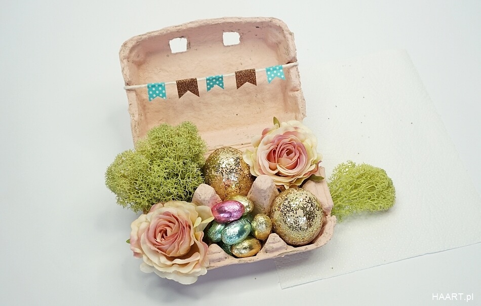 Wielkanocna dekoracja w pudełku po jajkach 