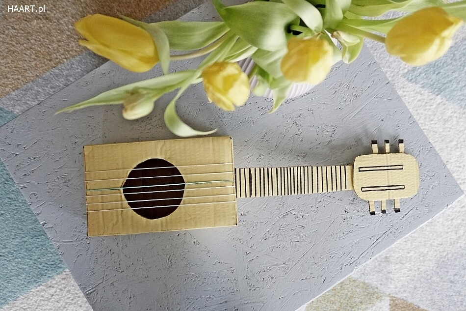 gitara z kartonu