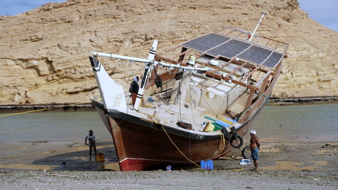 statki dau w Sur w Omanie