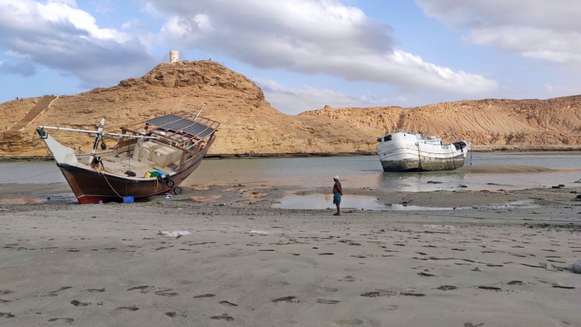 statki dau w Sur w Omanie