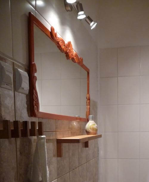 lustro diy, efekt końcowy na ścianie w łazience