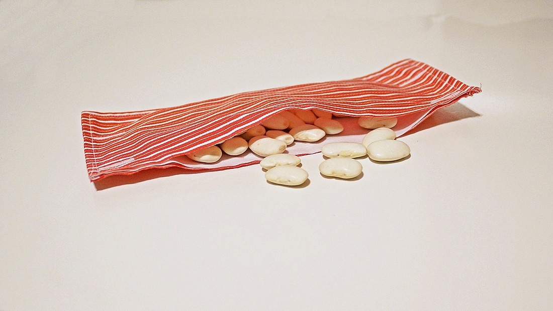 woreczki do ćwiczeń, woreczki korekcyjne z materiału koszuli, groch, instrukcja krok po kroku - haart.pl blog diy zrób to sam