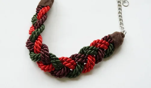 naszyjnik sznurkowy, filc, igła i nitka, łańcuszek, zapięcie, instrukcja krok po kroku, samodzielnie - haart.pl blog diy zrób to sam