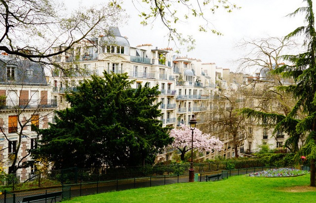 park przy bazylice sacre coeur w paryżu