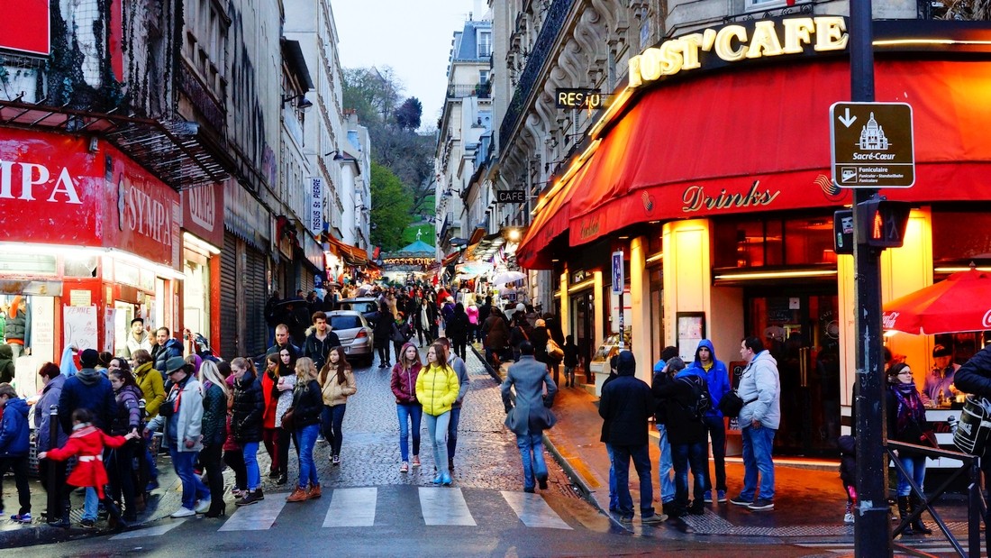 Paryż Montmartre i Moulin Rouge. Magiczna część francuskiej stolicy, wycieczka z dzieckiem - haart.pl blog diy zrób to sam