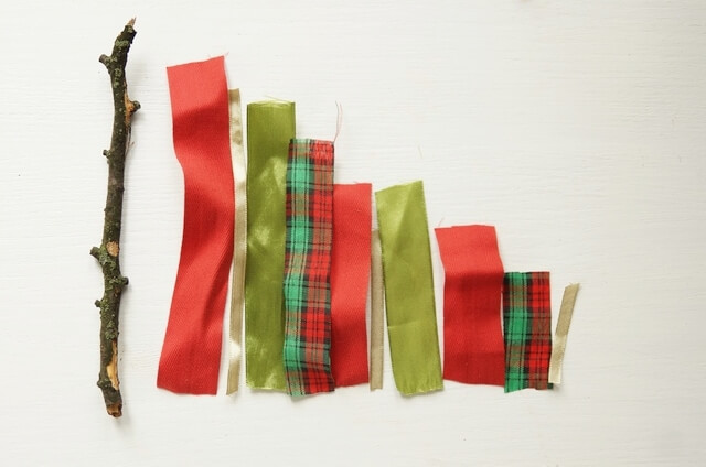 kolorowe wstążki i patyki