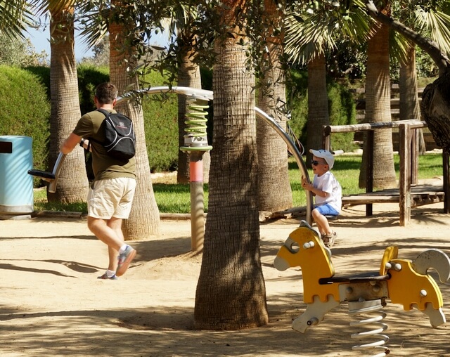 plac zabaw w camel park, cypr
