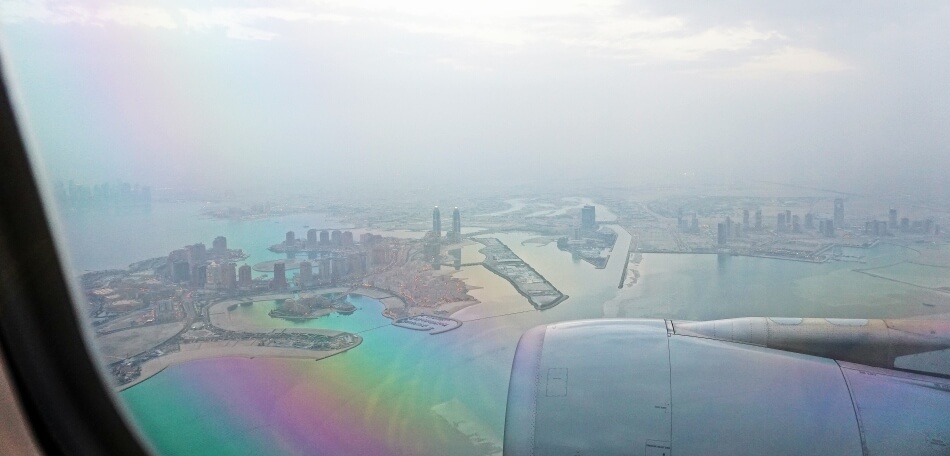 qatar airways widok doha z okna samolotu
