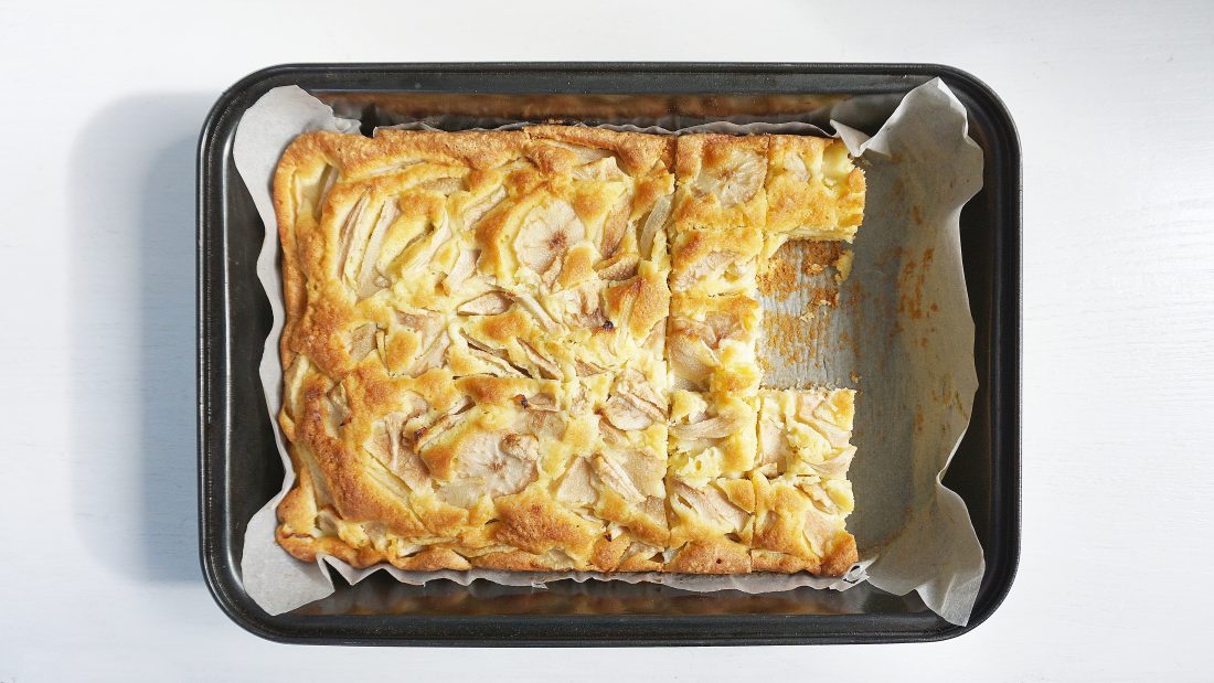 łatwe ciasto z gruszkami, prosta kuchnia, przepis na, jak zrobić ciasto, gruszka, owoce na słodko, jedzenie dla dzieci - haart.pl blog diy zrób to sam 1