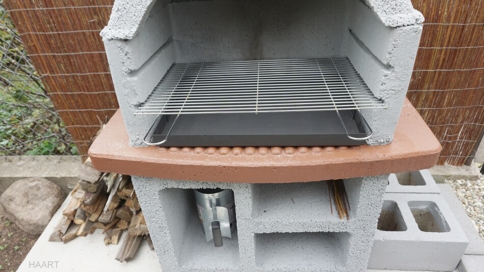 gotowy grill z betonu w ogrodzie