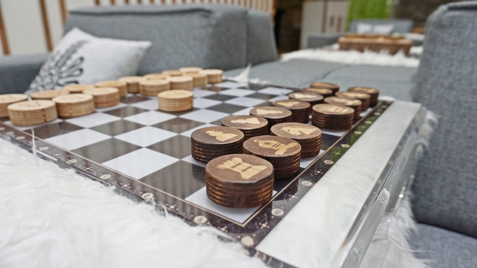 Bacówka Radawa drewniane szachy, hotel, HAART.pl blog DIY