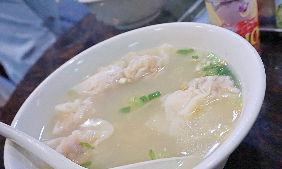 zwiedzanie hong kongu jedzenie zupa rybna wonton