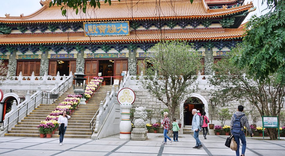 ngong ping hong kong lantau klasztor po lin dziedziniec główny