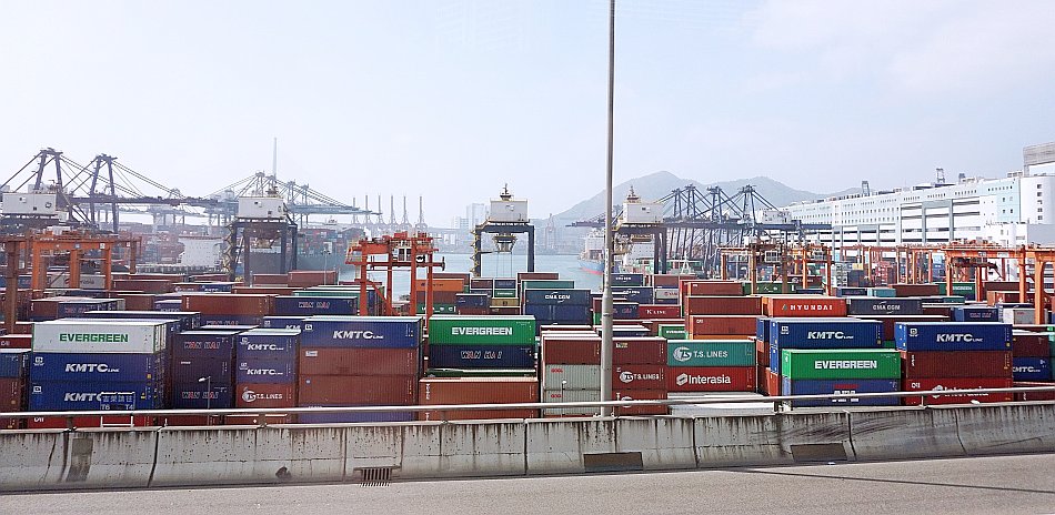 port kontenerowy w hong kongu