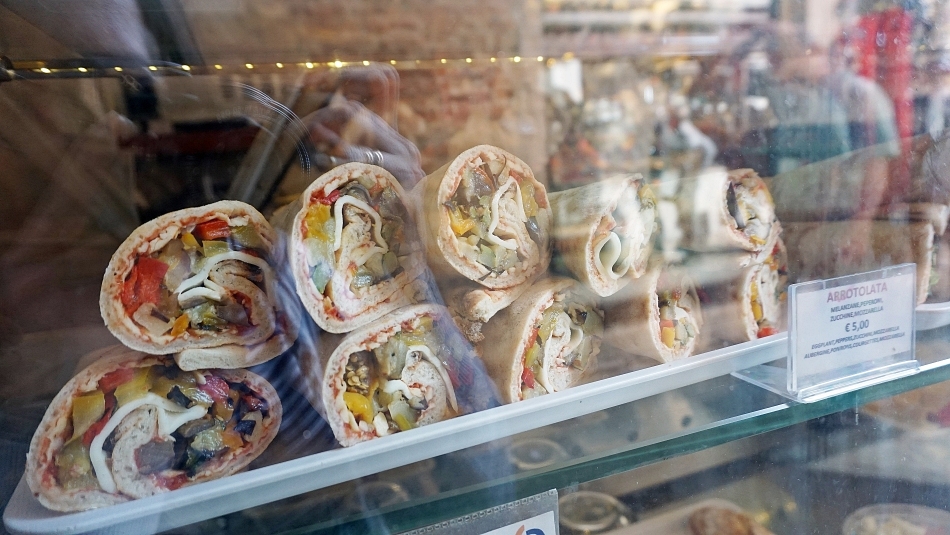 Ceny w Wenecji zawijane kanapki arrotolata