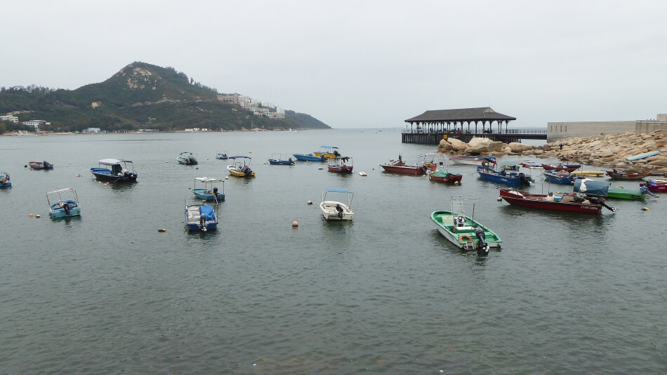 Łodzie w Stanley village, hongkong, port rybacki