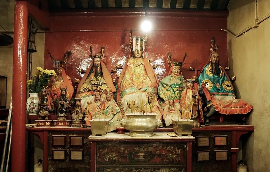 Ołtarz w świątyni Man Mo w Hong Kongu