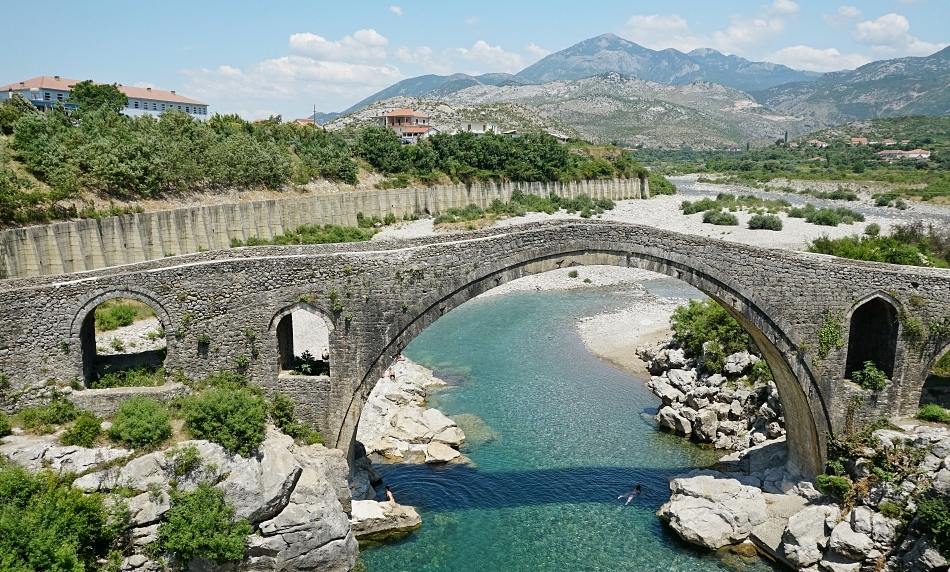 Most Mesi, albania na własną rękę