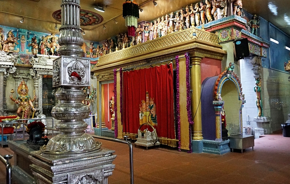 Wnętrze Sri Veeramakalimman w Singapurze