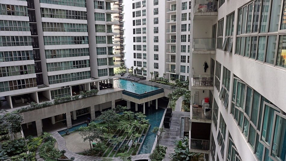 Dolny basen w Regalia Suite, dziedziniec i ogród wewnętrzny, Kuala Lumpur