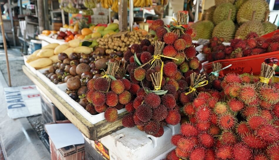 Jalan Alor Street Kuala Lumpur stragan z owocami liczi