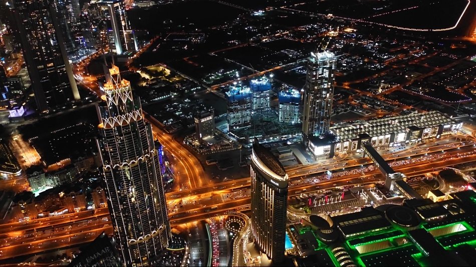 burdż khalifa nocą, widok z góry na dubai mall