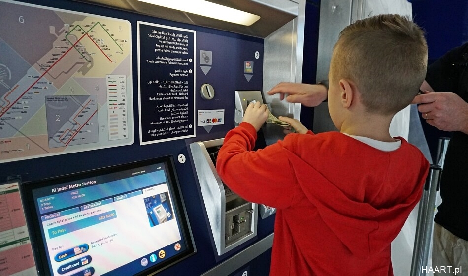 automat biletowy w Dubaju