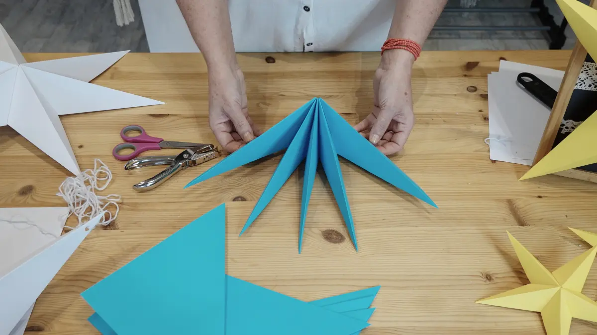 klejenie papierowej gwiazdy